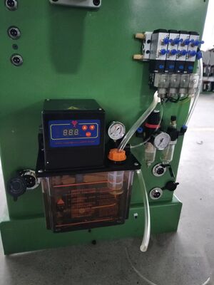 เครื่องสปริง CNC อัตโนมัติอเนกประสงค์ระบบเซอร์โวสามแกนรวดเร็ว