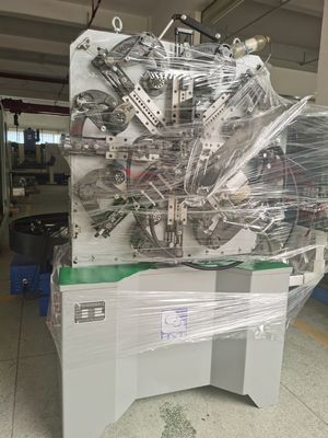 เครื่องขึ้นรูปสปริง CNC 5.5KW มือเสริมและระบบ Decoiler 200KG